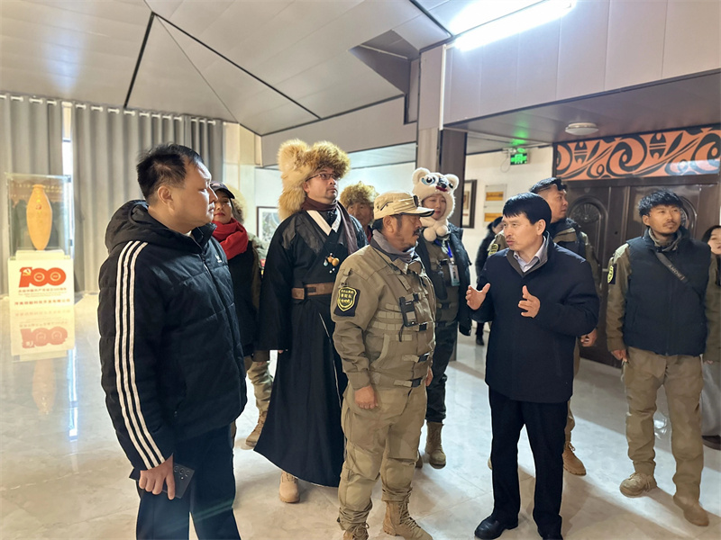 駝鈴遇陶韻：新疆東天山駱駝隊(duì)走進(jìn)1921彩陶藝術(shù)館